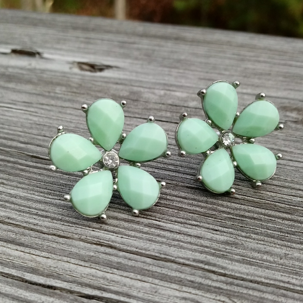 💥 CLOSET CLOSING SALE 💥 Diamond cut Earrings-NO COUNTER OFFERS!!